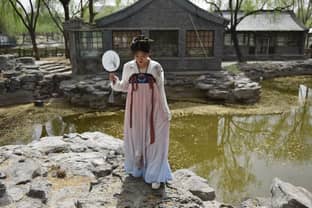 En China, los jóvenes ponen de moda el "hanfu", el traje tradicional