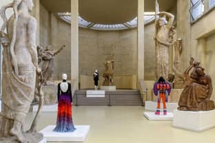 “Fashion from behind”: new exhibition in Paris has unexpected theme