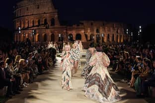 Paris Haute Couture : Fendi célèbre Lagerfeld au cœur de la Rome antique