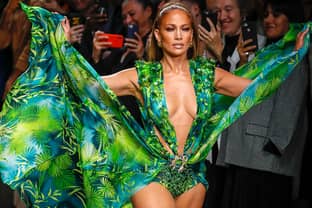 Donatella Versace und J-Lo feiern das «Dschungel-Kleid»