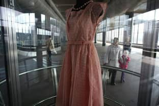 В московском метро открылась выставка нарядов от российских дизайнеров