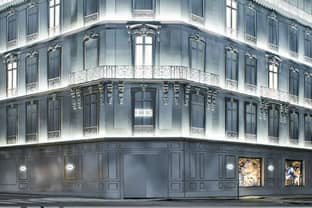 En images : la boutique Dior de l’Avenue Montaigne célèbre noël