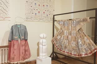 Нанайский художник представил в Санкт-Петербурге коллекцию одежды из рыбьей кожи