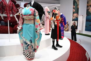 Icono de moda, el kimono exhibe sus transformaciones en Londres