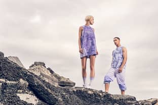 Futuristische nachhaltige Mode mit Algenkleidern und Pilz-Sneakers
