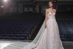 Vera Wang launches affordable bridesmaid collection with Pronovias