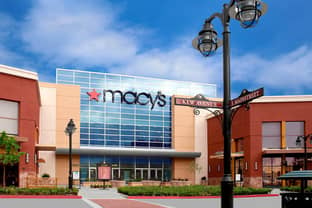Macy's swings to loss but strong online growth boosts sales