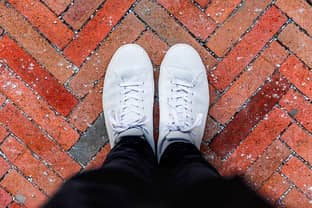 White sneakers wholesale marketplace