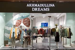 Akhmadullina Dreams представила новогодние благотворительные витрины