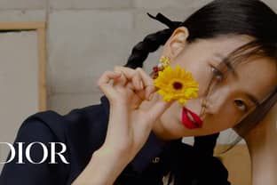 Video: Dior styles singer Jisoo