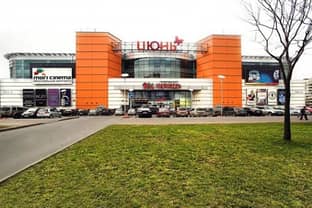 "Сбер" выставил на продажу торговые центры почти на 22 млрд руб.
