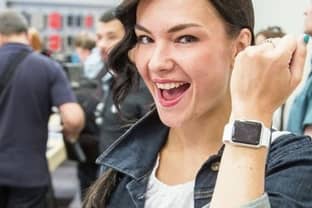 Продажи Apple Watch стартовали в России: очереди в ЦУМе