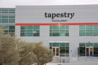 Coach-CEO spricht über Ausweitung der Logistikkapazitäten von Tapestry in USA