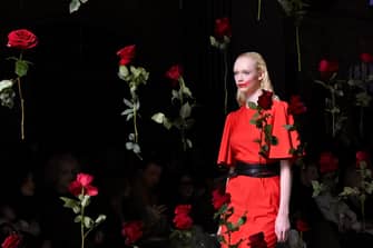 Adidas-samenwerkingen en overvloed aan bloemen: Ontdek Baltische mode tijdens Riga Fashion Week