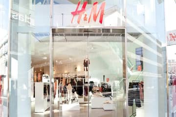 H&M boosts online sales as profits plunge