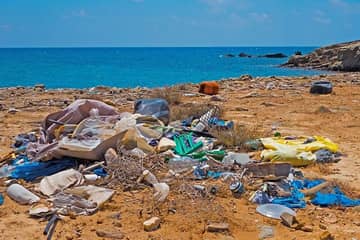Hundreds of companies sign global commitment to eliminate plastic pollution at source