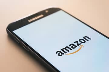 Amazon to give 500 million dollars in holiday bonuses