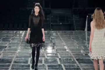 视频。巴黎时装周上的纪梵希22秋冬系列