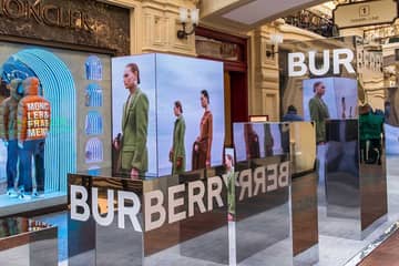 Цифровая выставка Burberry проходит в ГУМе - фото
