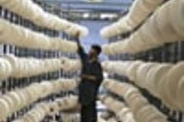 España importa menos textil en primer bimestre de 2012