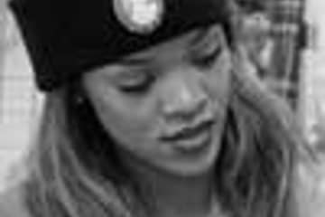     Rihanna trademarks her surname