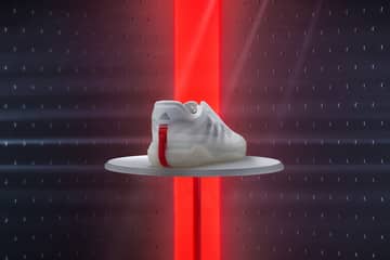 Adidas e Prada presentano la sneaker A+P Luna Rossa 21 