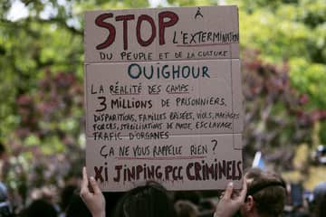 Travail forcé des Ouïghours : plainte en France contre SMCP et d'autres multinationales