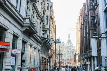 Brugge wil af van toeristenwinkels in grote winkelstraten en neemt maatregelen