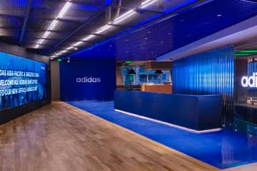 Adidas kündigt weiteren Aktienrückkauf an - 2021 insgesamt eine Milliarde Euro