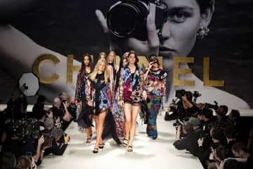 Pariser Modewoche: Chanel schwelgt in den 90er Jahren