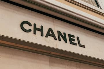 Un sac Chanel bat des records à la vente aux enchères de Karl Lagerfeld