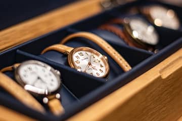 Swiss watch exports tick up to record level in 2021