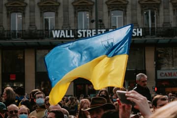 Podcast: Ukrainische Modefachleute bleiben trotz Krieg standhaft [Englisch]