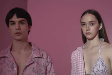 Vídeo: La mafia asiática toma el desfile FW22 de Victor Von Schwarz en la 080 Bcn Fashion