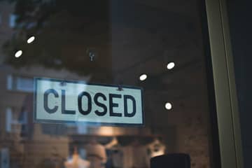 ‘Meer winkels versmallen openingsuren in of sluiten deuren door personeelstekort’