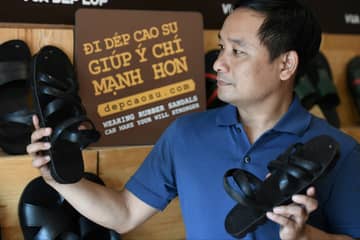 Vietnam : les sandales de caoutchouc font de la résistance