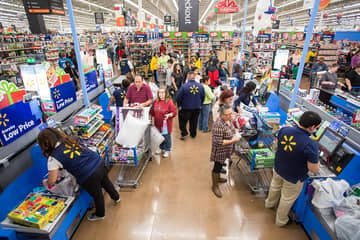 Tambores de recesión en EEUU: Walmart lanza un segundo “profit warning” golpeada por la inflación