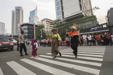 En Indonésie un passage piéton pris d'assaut par les fashionistas de Jakarta