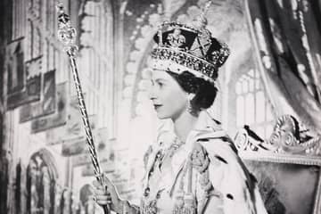 Tijdlijn: Queen Elizabeth II en mode tijdens haar zeventig jaar durende regeerperiode
