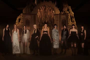   Dior joue avec les talons et corsets pour donner du pouvoir aux femmes