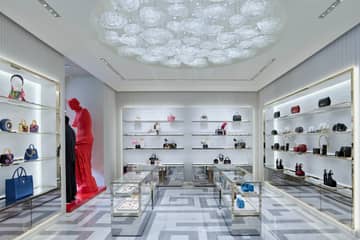 Versace enthüllt neues Ladenkonzept und Flagship-Stores
