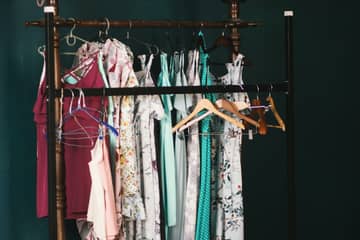 Podcast: Nachhaltiges Styling: Wie shoppen im eigenen Kleiderschrank funktioniert