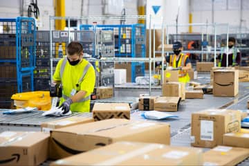 "Es difícil sobrevivir", denuncian empleados de Amazon en huelga en Reino Unido