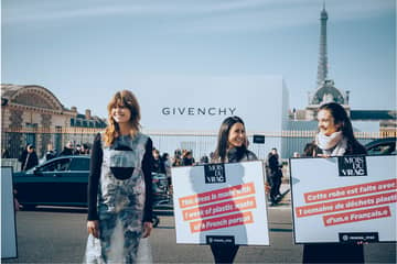 Une robe en déchets d’emballages alimentaires crée l’événement à la FW Paris