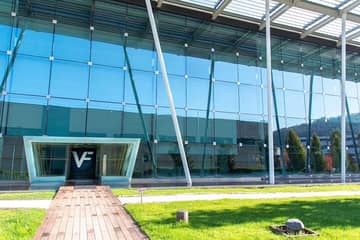 VF Corporation rutscht tiefer in die Verlustzone und verkündet einschneidende Reformen