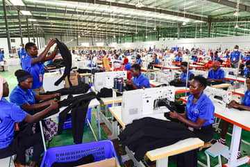 Uganda se echa en brazos de China y “proscribe” la ropa de segunda mano de Europa y EEUU