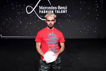 La “moda desnuda” de Emeerree, de Aarón Moreno, premiada con el Mercedes-Benz Fashion Talent