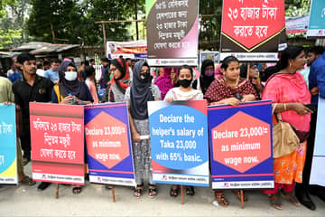 Bangladesh : heurts entre la police et des ouvriers du textile réclamant des hausses de salaire