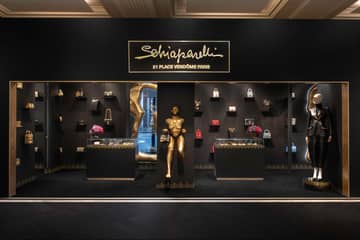 Schiaparelli inaugure un pop-up store dédié à l'accessoire chez Harrods