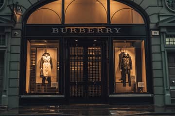 Burberry : bénéfice et prévisions en berne, la demande de luxe ralentit